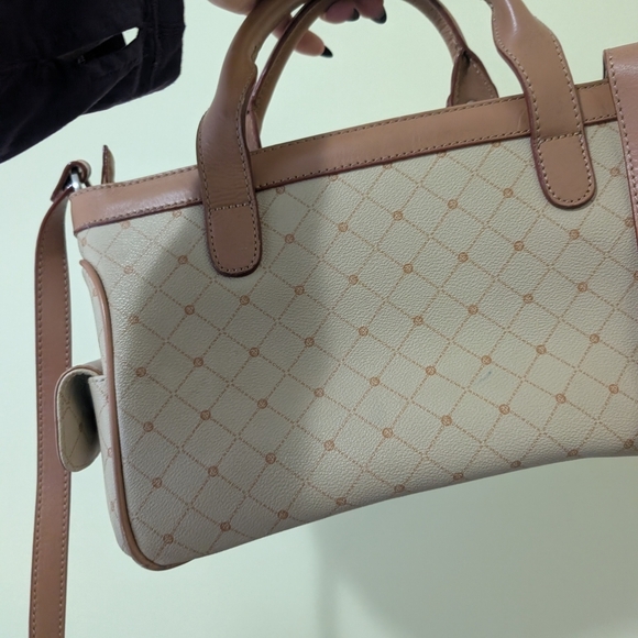 Elegant Tan and Cream Handbag - Picture 7 of 10